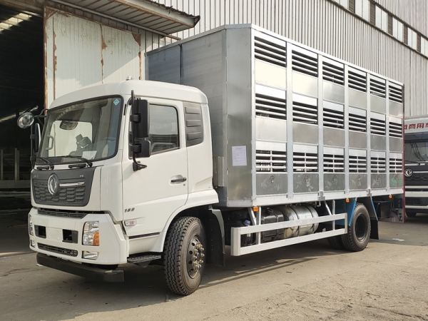 東風(fēng)天錦畜禽運(yùn)輸車
